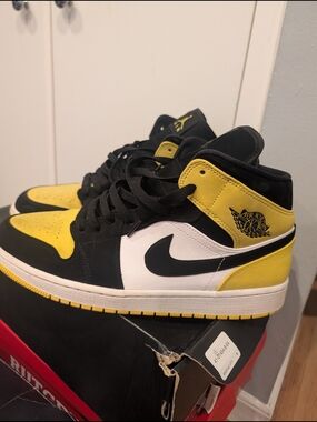 Nike Air Jordan 1 Mid Black White Yellow